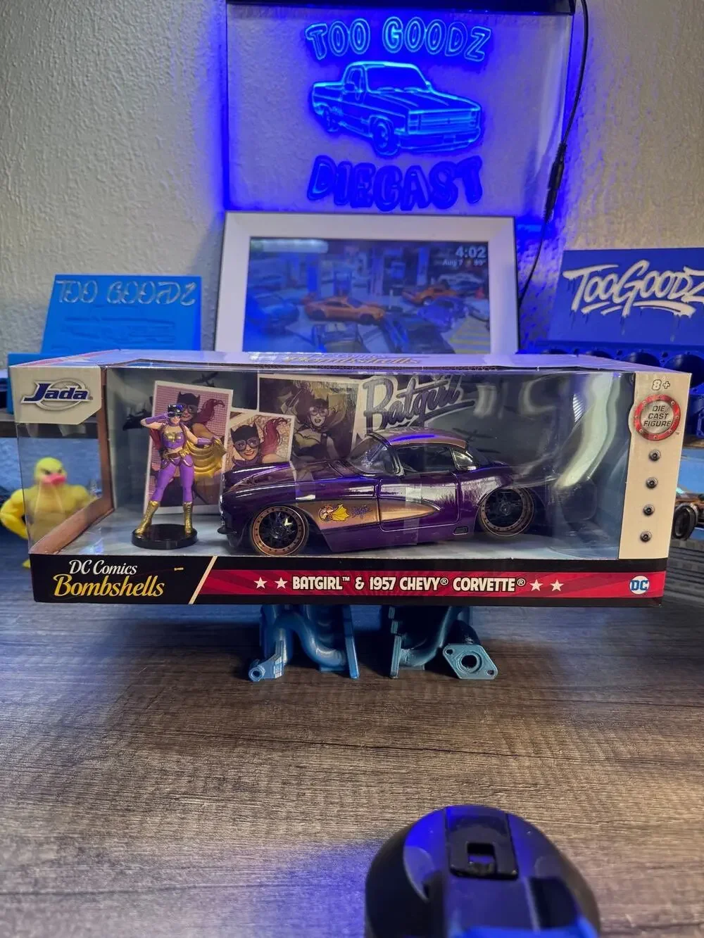 Jada 1/24 DC Comics Bombshells Batgirl 1957 Chevy Corvette